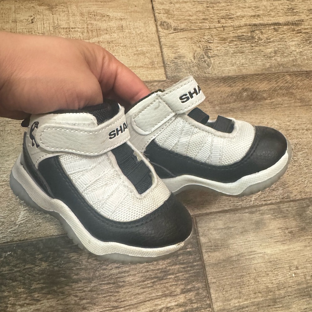 Shaq toddler Shoes size 4c - Black and White